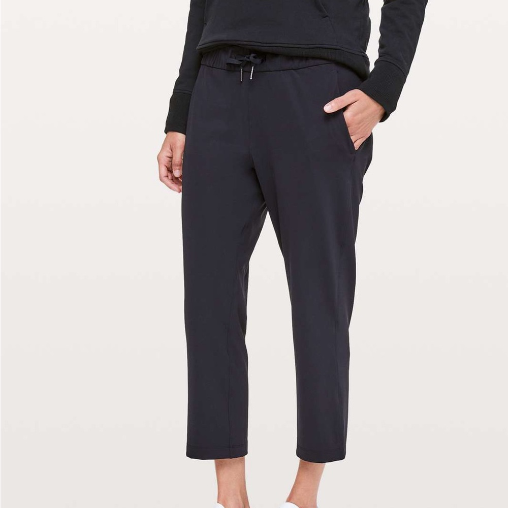 Lululemon On The Fly Crop *23" Black size 6